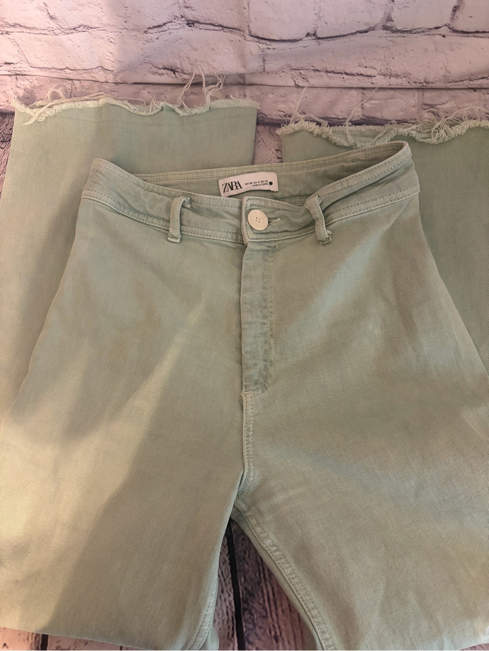 Zara Women’s High-Waist Jeans in Light Mint Green